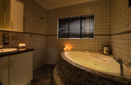 Hartbeespoort Casa | Cocomo Guesthouse, Spa and Conference Centre