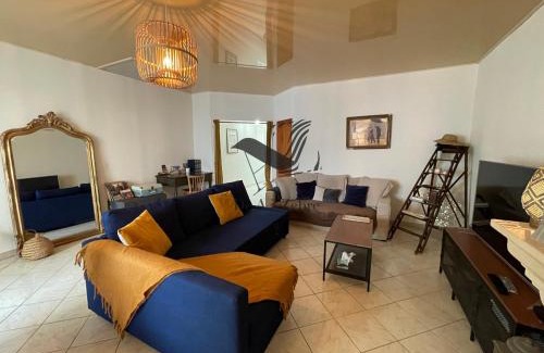 Rochefort Casa | Cocon Bleu - Maison idéalement située avec jardin