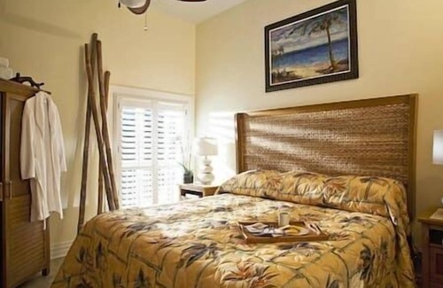 Old Town Complejo | Coconut Beach Resort, Great Location, Hot Tub!