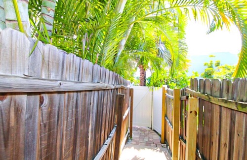 Holmes Beach Villa | Coconut Cottage #3 by AMI Locals