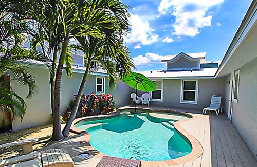 Holmes Beach Villa | Coconut Cottage #3 by AMI Locals