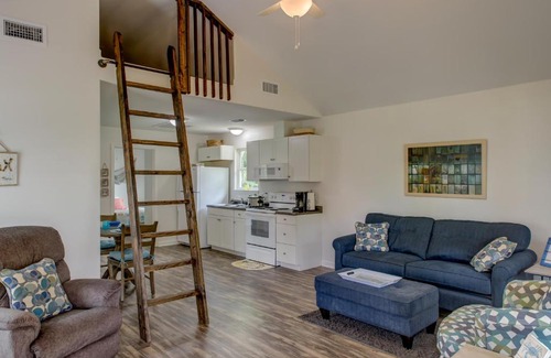 Pass Chateau Harbor Casa | Coconut Cottage - Feel like you are sleeping in a treehouse! Bikes included - close to bike trail home