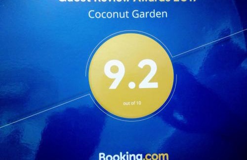 Kuzhuppilly Casa | Coconut Garden