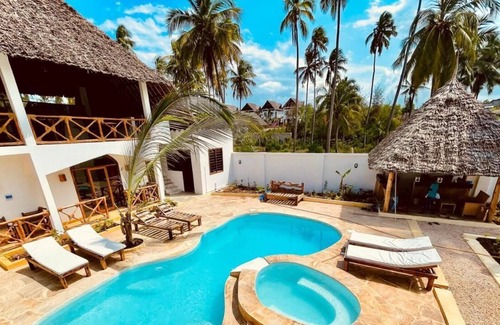 Pwani Mchangani Cama Y Desayuno | Coconut Getaway - 2 minutes from the beach