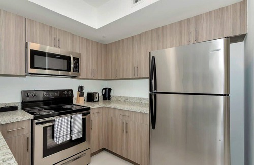 Coral Way Casa | Coconut Grove Charm, City Convenience | Roami at Grove 27
