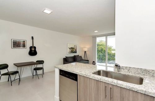 Coral Way Casa | Coconut Grove Charm, City Convenience | Roami at Grove 27