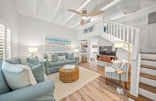 Anna Maria Casa | Coconut Lagoon - Lovely Historic Renovated Cottage wHuge Heated Pool Backyard OasisCabanaBar