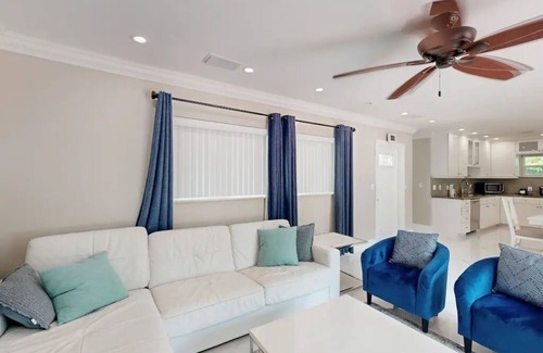 Lauderdale-by-the-Sea Casa | Coconut Oasis Across from the Beach - Luxury 3-bedroom Chef's Kitchen & Privacy.