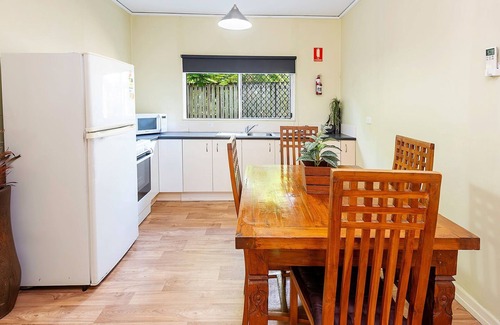 Scarness Apartamento | Coconut Palms Deluxe Two Bedroom Apartment - CoastHM