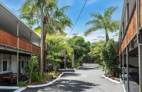 Scarness Apartamento | Coconut Palms Deluxe Two Bedroom Apartment - CoastHM