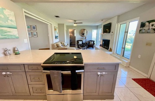 Venetian Way Casa | Coconut River House - Boat Dock & Walk to Beach