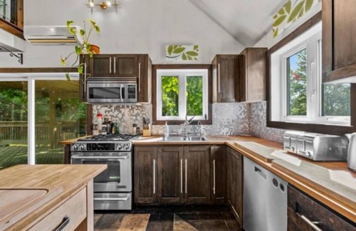 Magog Chalet De Esquí | Cocooning and spa Mount Orford ski cottage. Pet-Friendly!