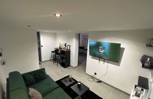Epinay-sur-Seine Apartamento | Cocooning Time: Jacuzzi and Sauna