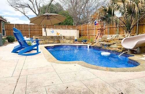 South Arlington Casa | "Cocos" Pool Water Slide Game Room Piano