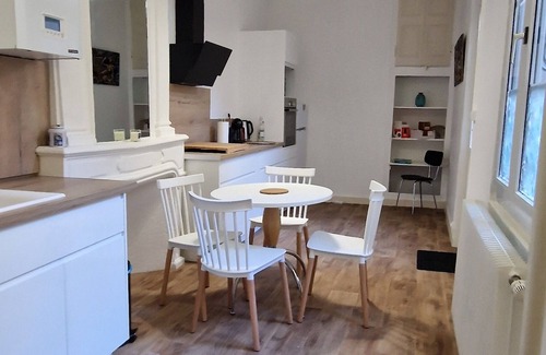 Dole Apartamento | Coeur de Ville, Appartement en rez de Chaussée, Pouvant Accueillir 4 Personnes