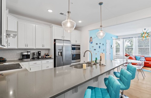 Wake Forest Condominio | Walk to Downtown | Coffee Bar | 3 King Beds