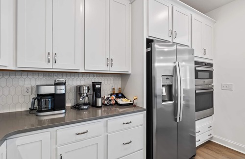 Wake Forest Condominio | Walk to Downtown | Coffee Bar | 3 King Beds