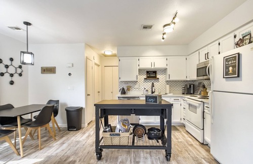 Mesa Grande Casa | Coffee House-PRIME location-close to everything! Mesa-Tempe-and a King Bed!