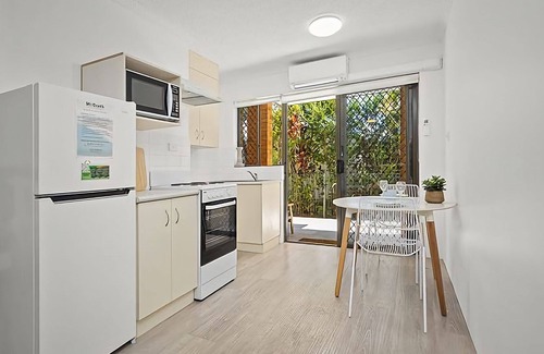 Coffs Harbour Apartamento | Coffs Mediterranean Villa 2 is a one bedroom apartment in a gated complex of only 5 apartments.
