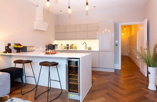 Pontcanna Apartamento | Cohost Partners Charming 2BR in Cardiff with Parking