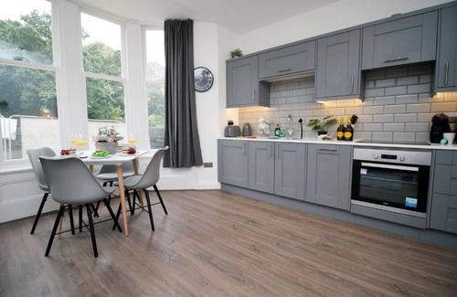 Cathays Apartamento | Cohost Partners Cozy Stay in Cardiff Near Attractions