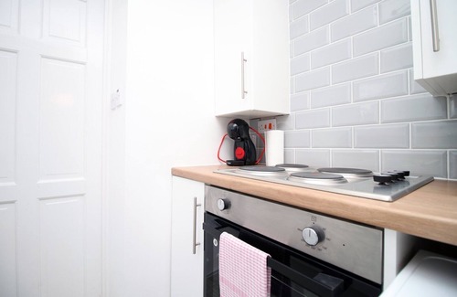 Newport Casa | Cohost Partners | Stylish 2BR Home w/ Free Parking