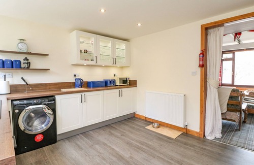 Glenfinnan Casa | COIRE-DHIUBH, pet friendly, character holiday cottage in Glenfinnan