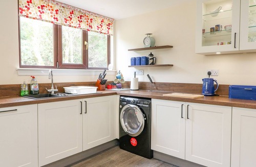 Glenfinnan Casa | COIRE-DHIUBH, pet friendly, character holiday cottage in Glenfinnan