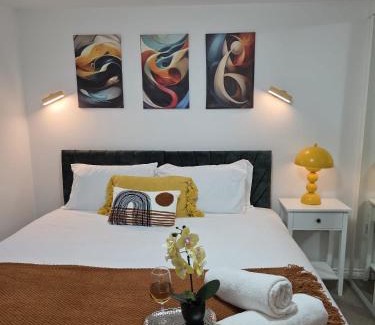 Colchester Casa | Colchester Cosy 3-Bed House, 2 Free parking, Fast WiFi, Pets allowed, City Centre