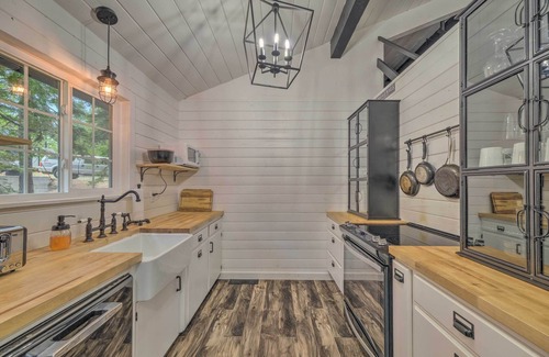 Cold Springs Cabina | Cold Springs Escape: A/C, Hot Tub, Generator, WiFi