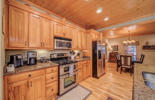 Ellijay Casa | Cold Stream Cabin - 4 Bedroom 3.5 Bath Retreat in Coosawattee River Resort!