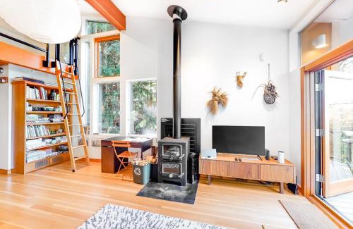 Cape Meares Casa | Coleman Creek House