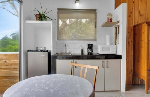 San Isidro Cabina | Colibri Studio Near SJO Airport & Poas Volcano