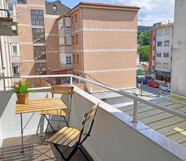 Colindres Apartamento | Colindres centro, ideal familias, estancias profesores y teletrabajo