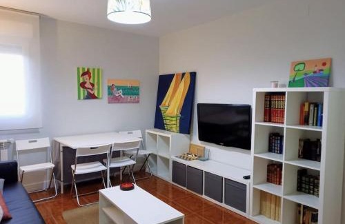 Colindres Apartamento | Colindres centro, ideal familias, estancias profesores y teletrabajo