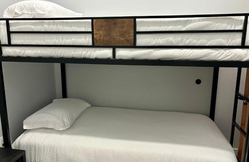 Newark Apartamento | Collect3 2BR 1BA Close to Train and NYC