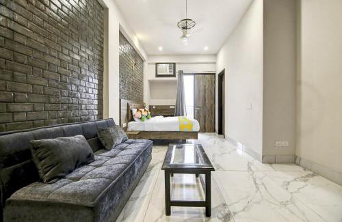 Gurugram Hotel | Collection O CLOUD BAY