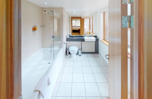 Thorpe Satchville Hotel | College Court