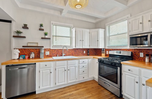 Topeka Casa | College Hill Bungalow