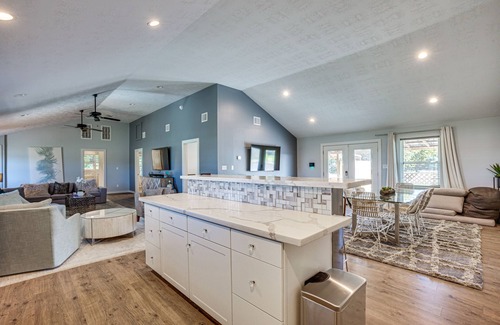 College Station Cabaña | College Station Vacation Rental: 4 Mi to Texas A&M