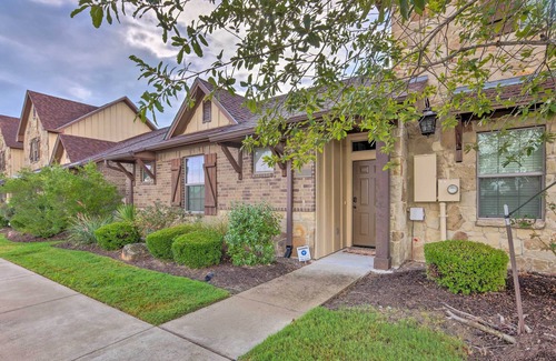 Wellborn Casa | College Station Townhome w/ Fenced Backyard!