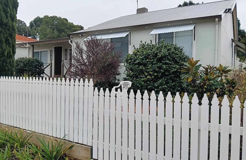 Collie Cabaña | Collie Getaway- Camellia Cottage