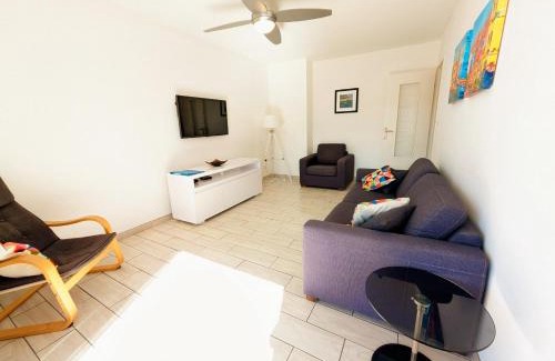 Collioure Apartamento | Collioure - Modern Beachside Apartment Joey