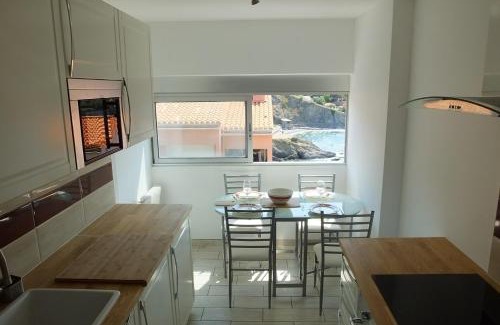 Collioure Apartamento | Collioure - Modern Beachside Apartment Joey
