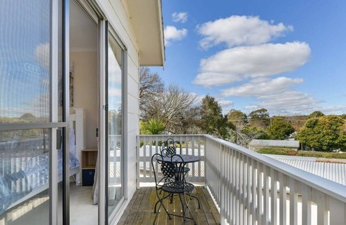 Calare Casa | Collwood Cottage - 2 Storey Family Home