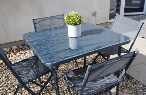 Horbourg-Wihr Apartamento | Colmar garden level with closed garage.