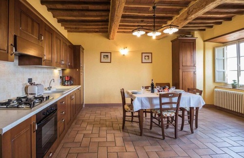 Cascine-La Croce Apartamento | Colomba, apartment with pool, A/C, WiFi. Lucca