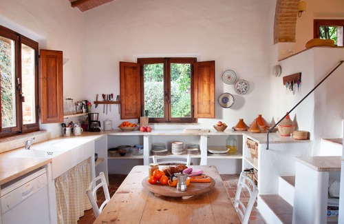 Montisi Otro | Colombiao di Momo: Una Gran Siglo 17 granja con vistas colinas de la Toscana