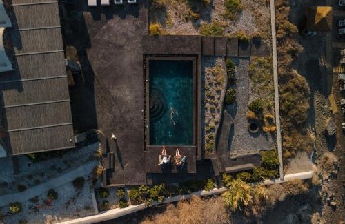 Kamari Hotel | Colombos Beachfront