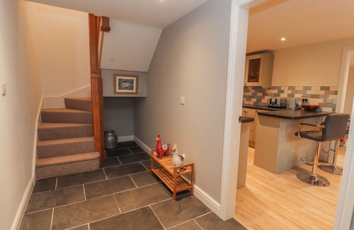 Northop Hall Cabaña | COLOMENDY ALPACA FARM - COACH HOUSE, family friendly in Northop Hall